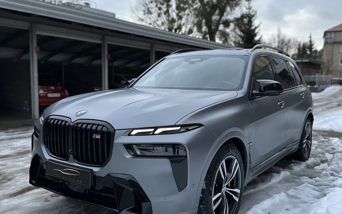 Серый BMW X7 после детейлинга